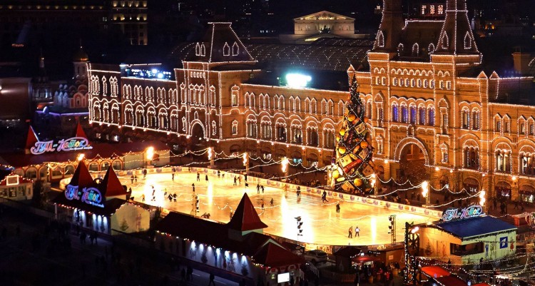 где покататься на коньках в Москве