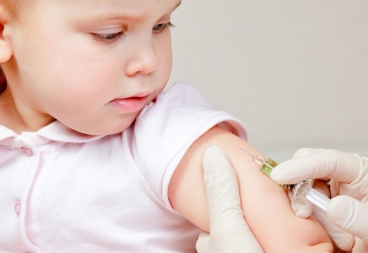 Прививки детям: за или против