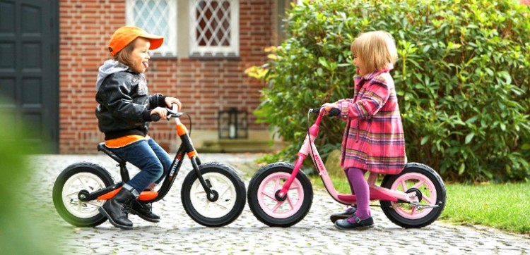 учим ребенка кататься на велосипеде