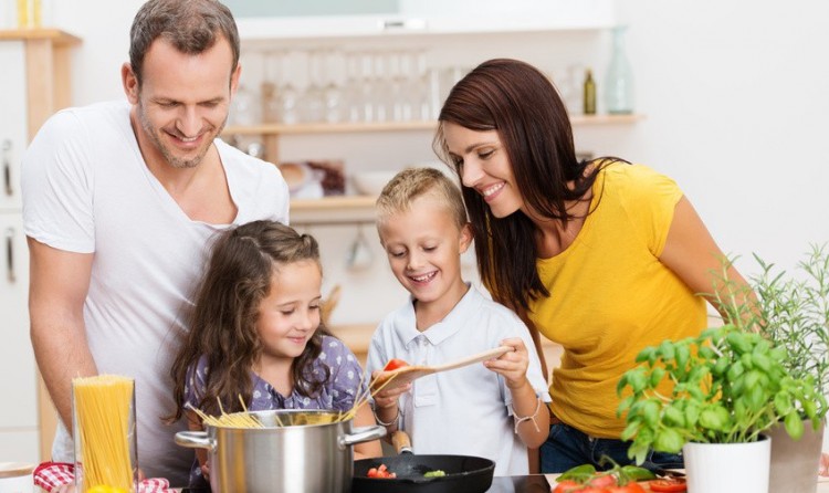 Как научить ребенка готовить