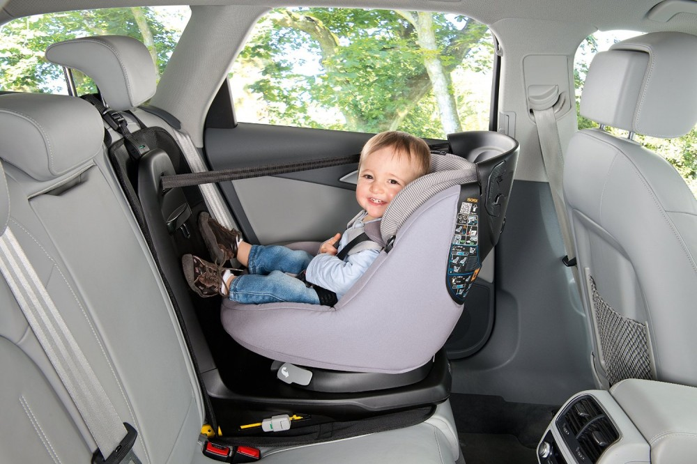 Каким детям нужно кресло в машине. Maxi-cosi back Seat Protector, Miscellaneou. Автокресло для новорожденных 0+ Maxi-cosi. Автолюлька макси кози для новорожденных. Автокресло Maxi cosi 9-18.
